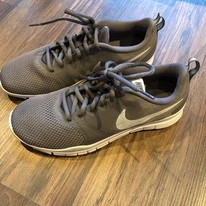 Nike size 8 grey